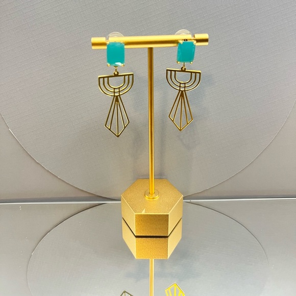 Delicate Flirty Art Deco Brass Earrings- Elegant Delicate Geometric Earrings - Picture 16 of 17